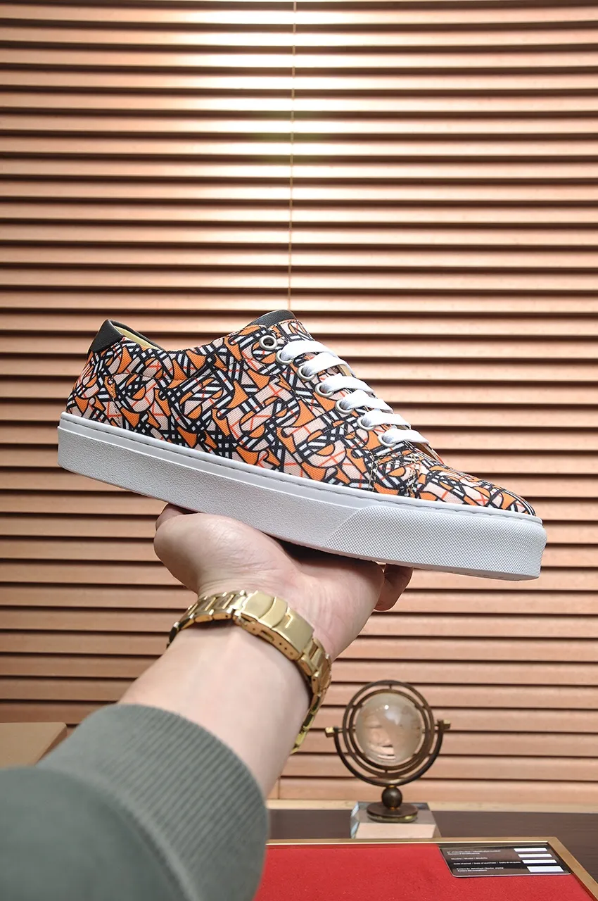 Men's shoes💰480💶[Burberry] (cowhide lining) classic low-top sneakers｜Imported cowhide with classic plaid fabric｜Cow leather lining｜Original outsole｜Fine workmanship and comfortable to wear Size: 38-44 (customized at 45)